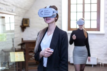 VR